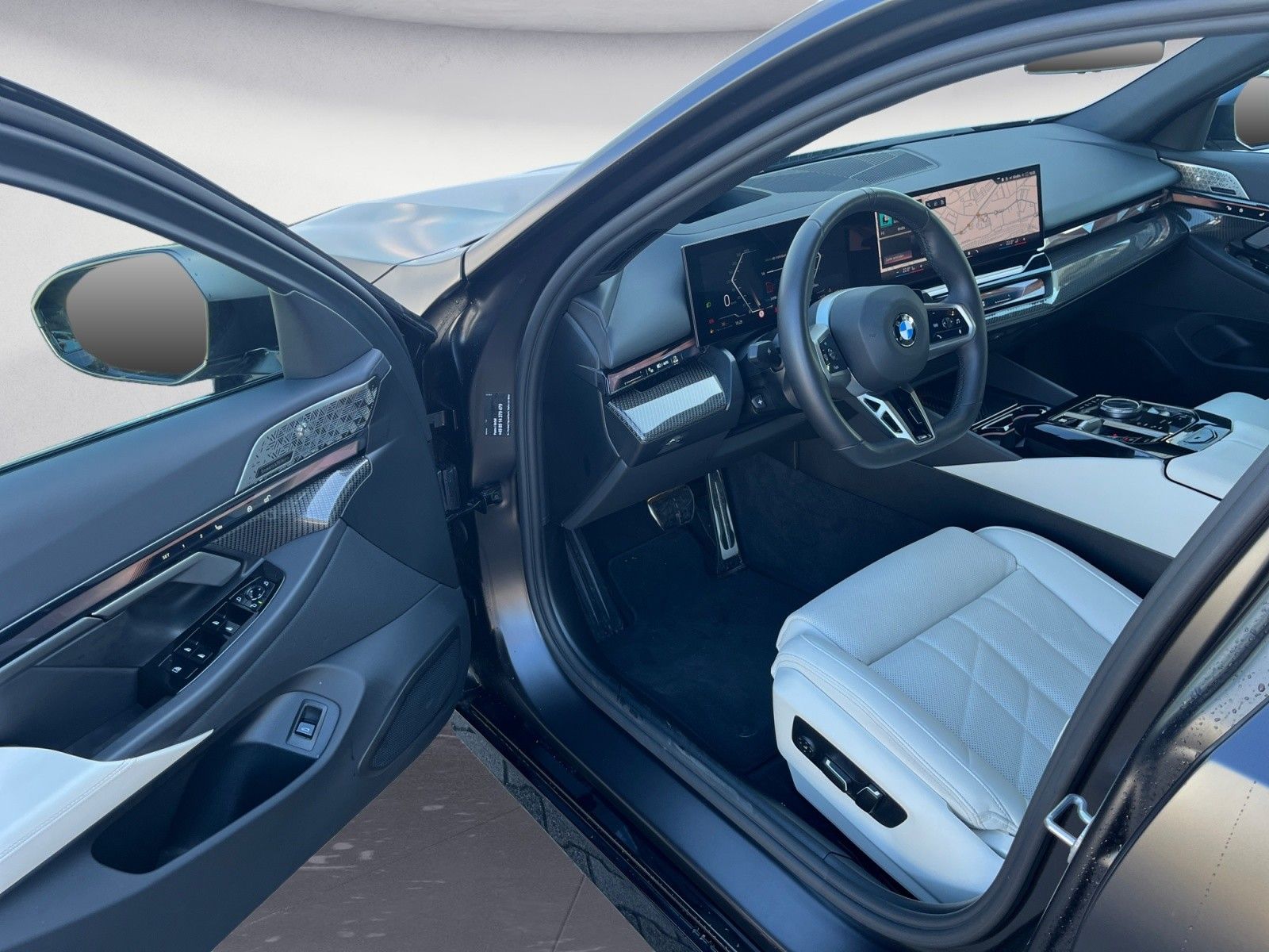 BMW 520 2025 г. Серый, пробег 24956 км