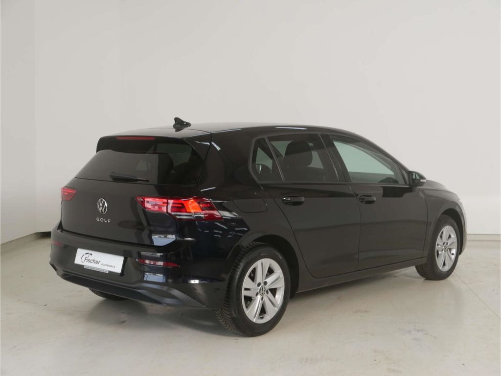Volkswagen Golf 2024 г. Чёрный, пробег 27555 км