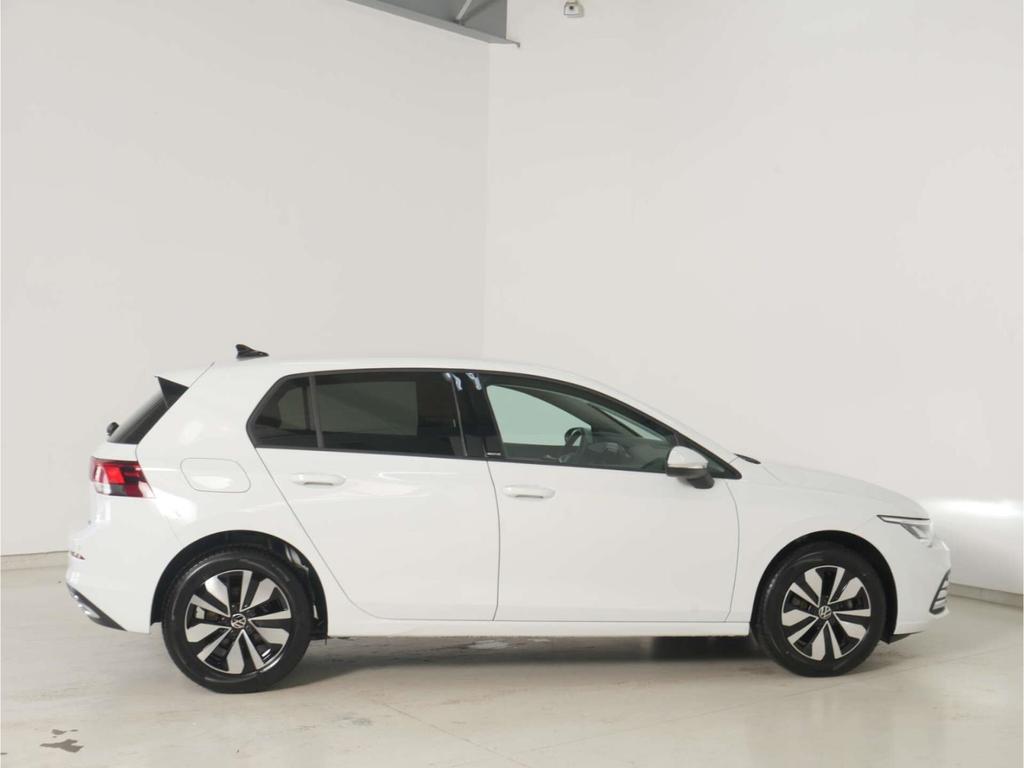 Volkswagen Golf 2024 г. Белый, пробег 28213 км