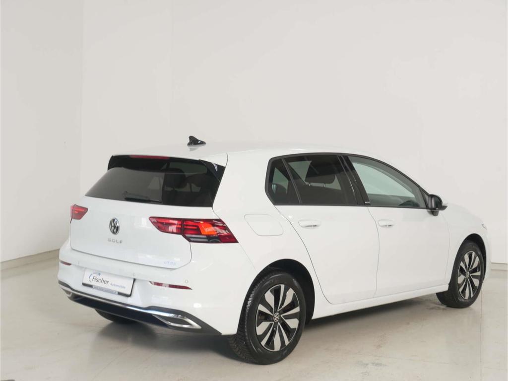 Volkswagen Golf 2024 г. Белый, пробег 28213 км
