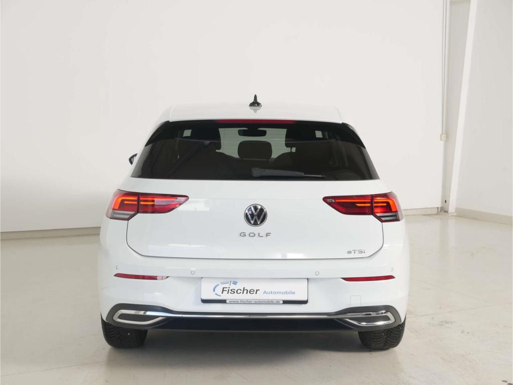 Volkswagen Golf 2024 г. Белый, пробег 28213 км