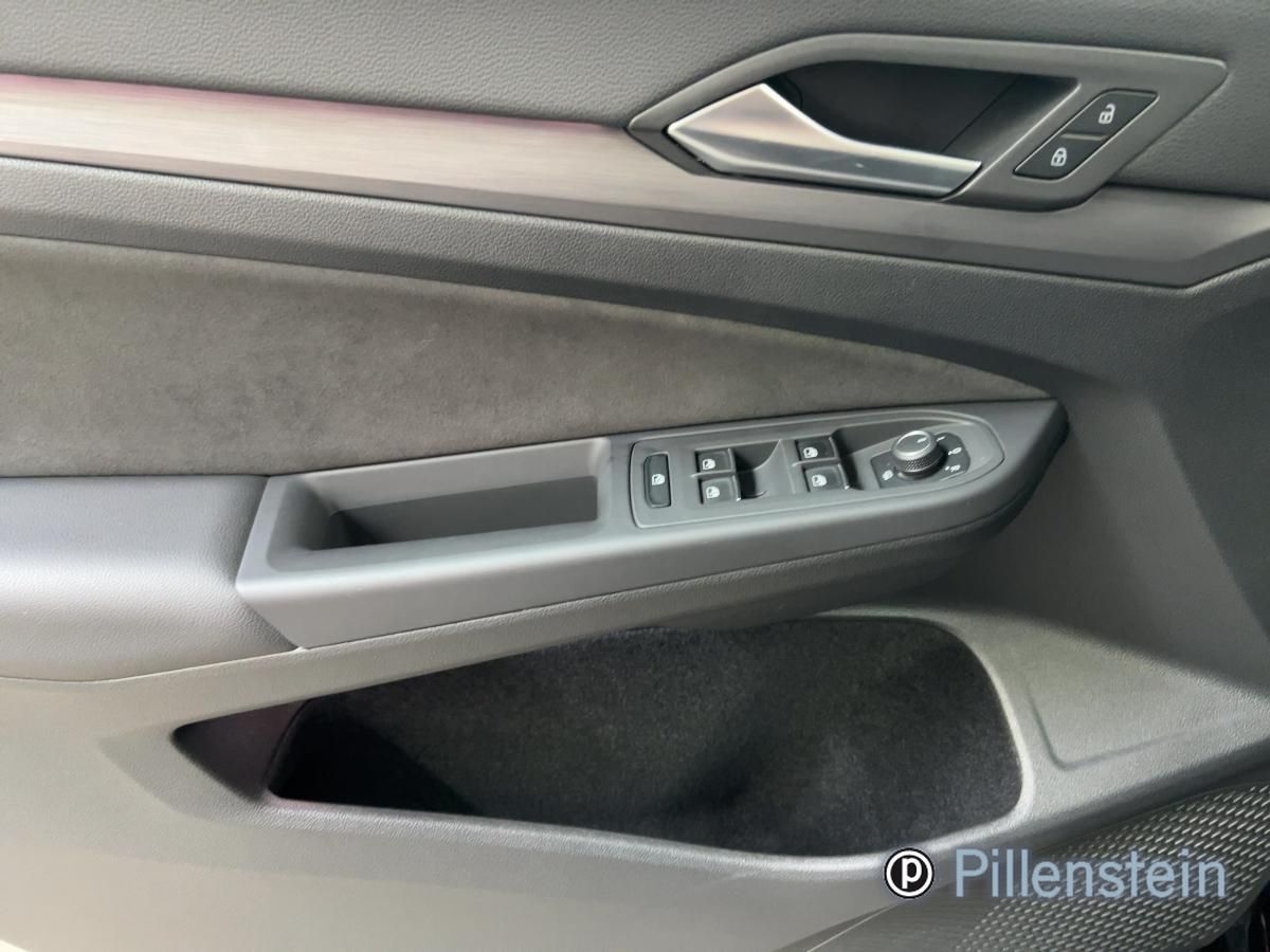 Volkswagen Golf 2024 г. Чёрный, пробег 59950 км