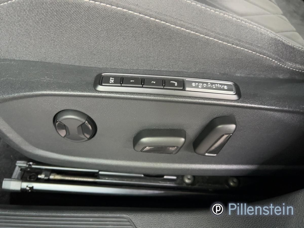 Volkswagen Golf 2024 г. Чёрный, пробег 59950 км