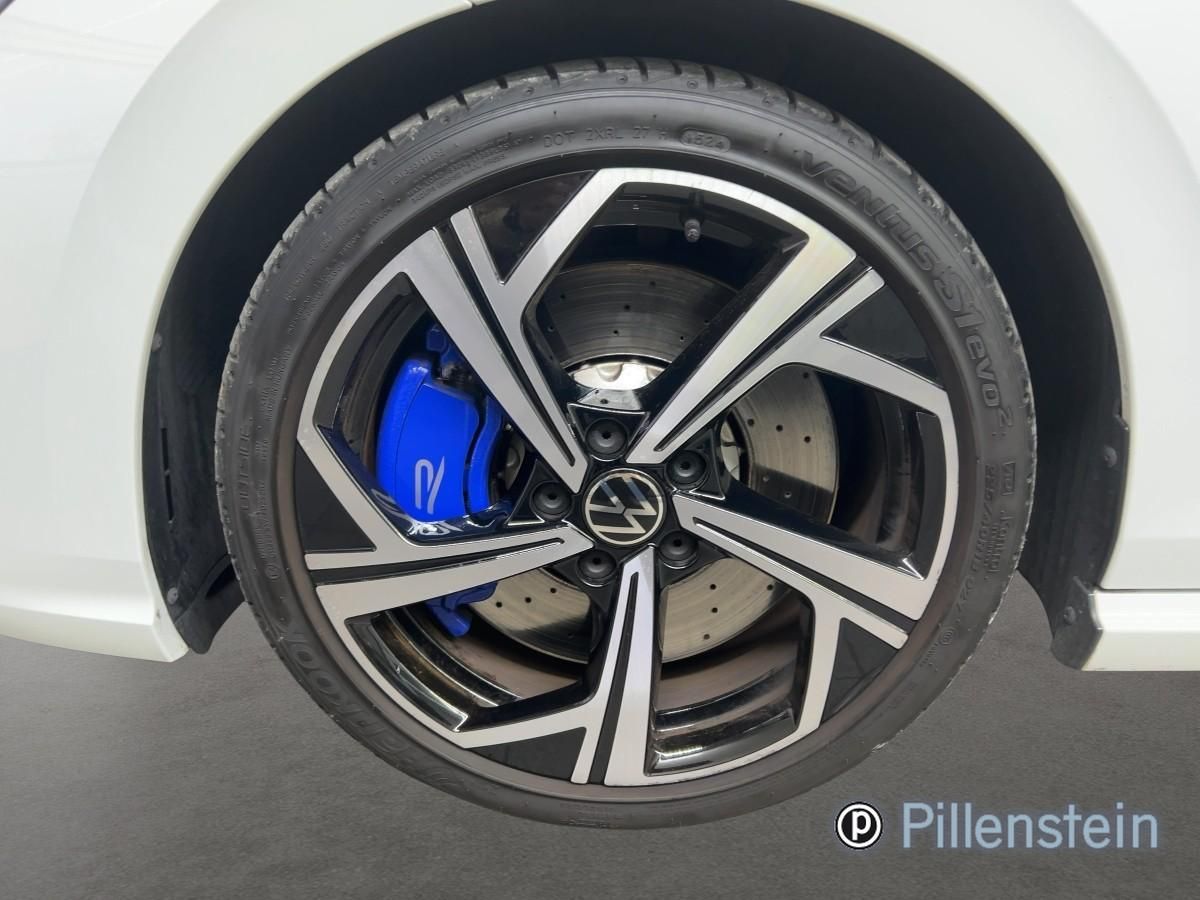 Volkswagen Golf 2023 г. Белый, пробег 48950 км