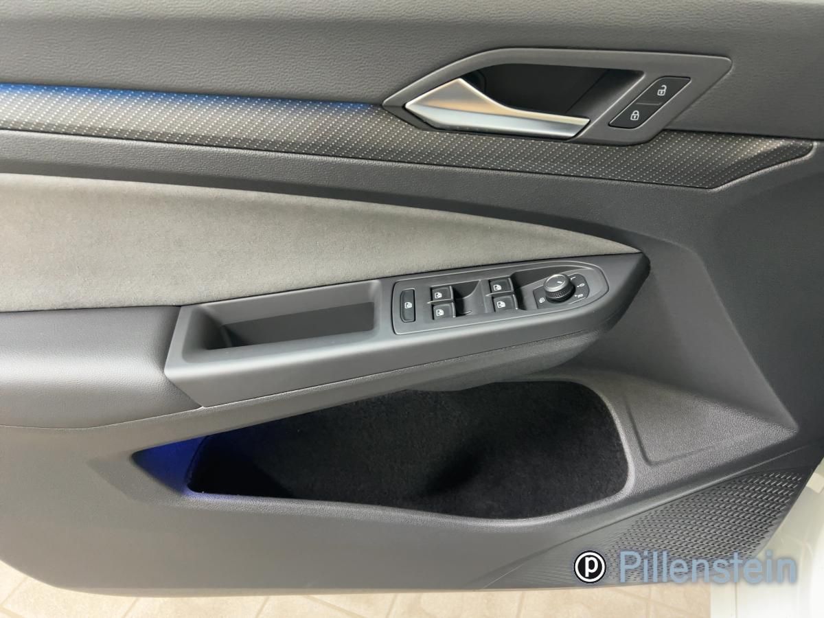 Volkswagen Golf 2023 г. Белый, пробег 48950 км