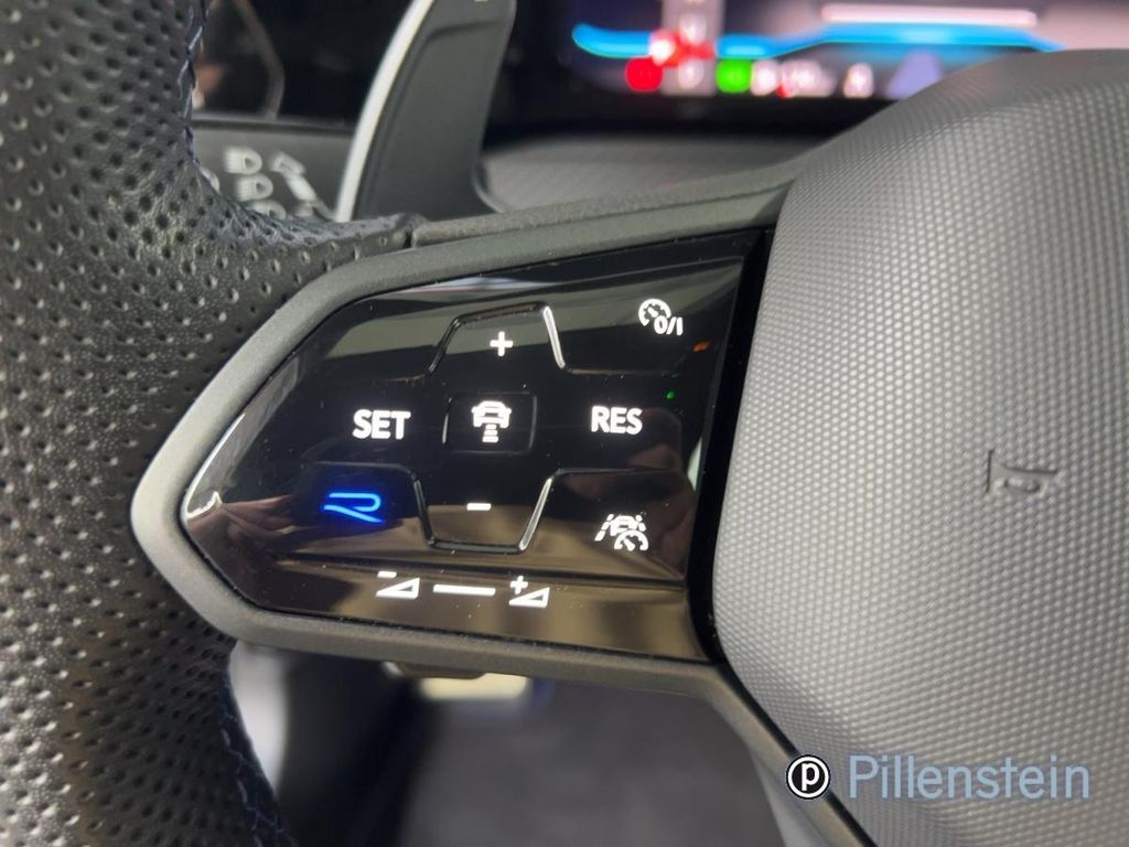 Volkswagen Golf 2023 г. Белый, пробег 48950 км