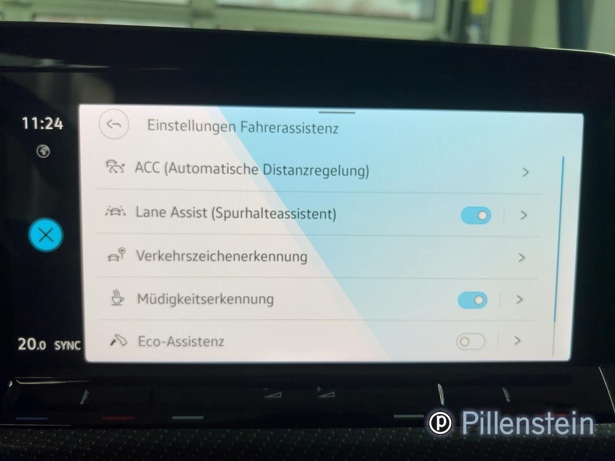 Volkswagen Golf 2023 г. Белый, пробег 48950 км