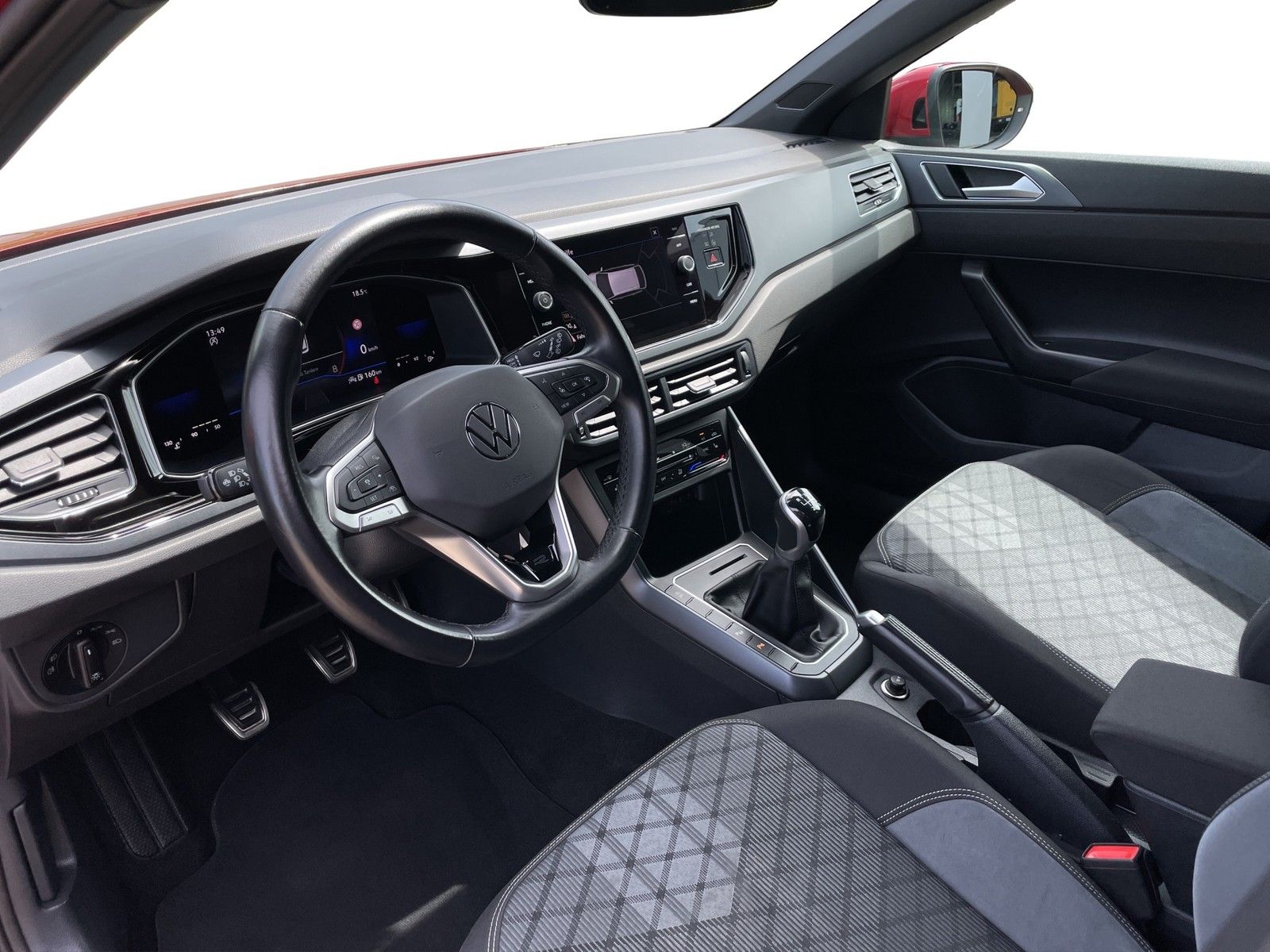 Volkswagen Taigo 2022 г. Красный, пробег 55435 км