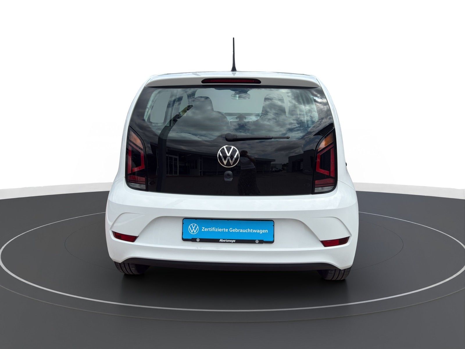 Volkswagen up! 2023 г. Белый, пробег 48709 км