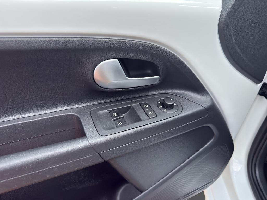 Volkswagen up! 2023 г. Белый, пробег 48709 км