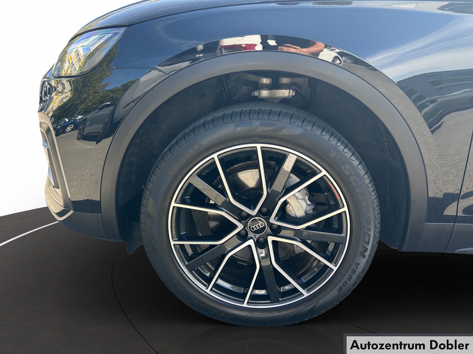 Audi Q5 2023 г. Чёрный, пробег 36300 км