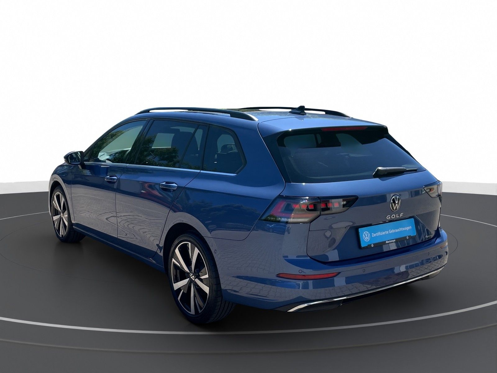 Volkswagen Golf 2025 г. Синий, пробег 32871 км