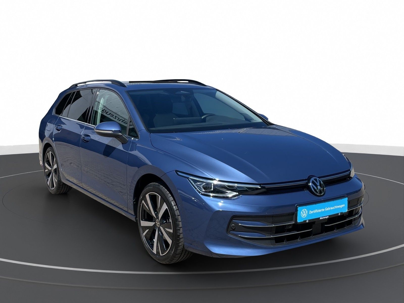 Volkswagen Golf 2025 г. Синий, пробег 32871 км