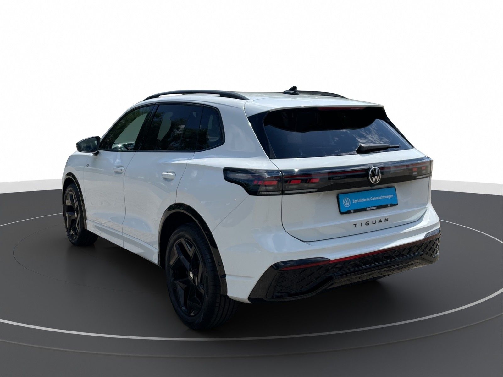 Volkswagen Tiguan 2025 г. Белый, пробег 13905 км