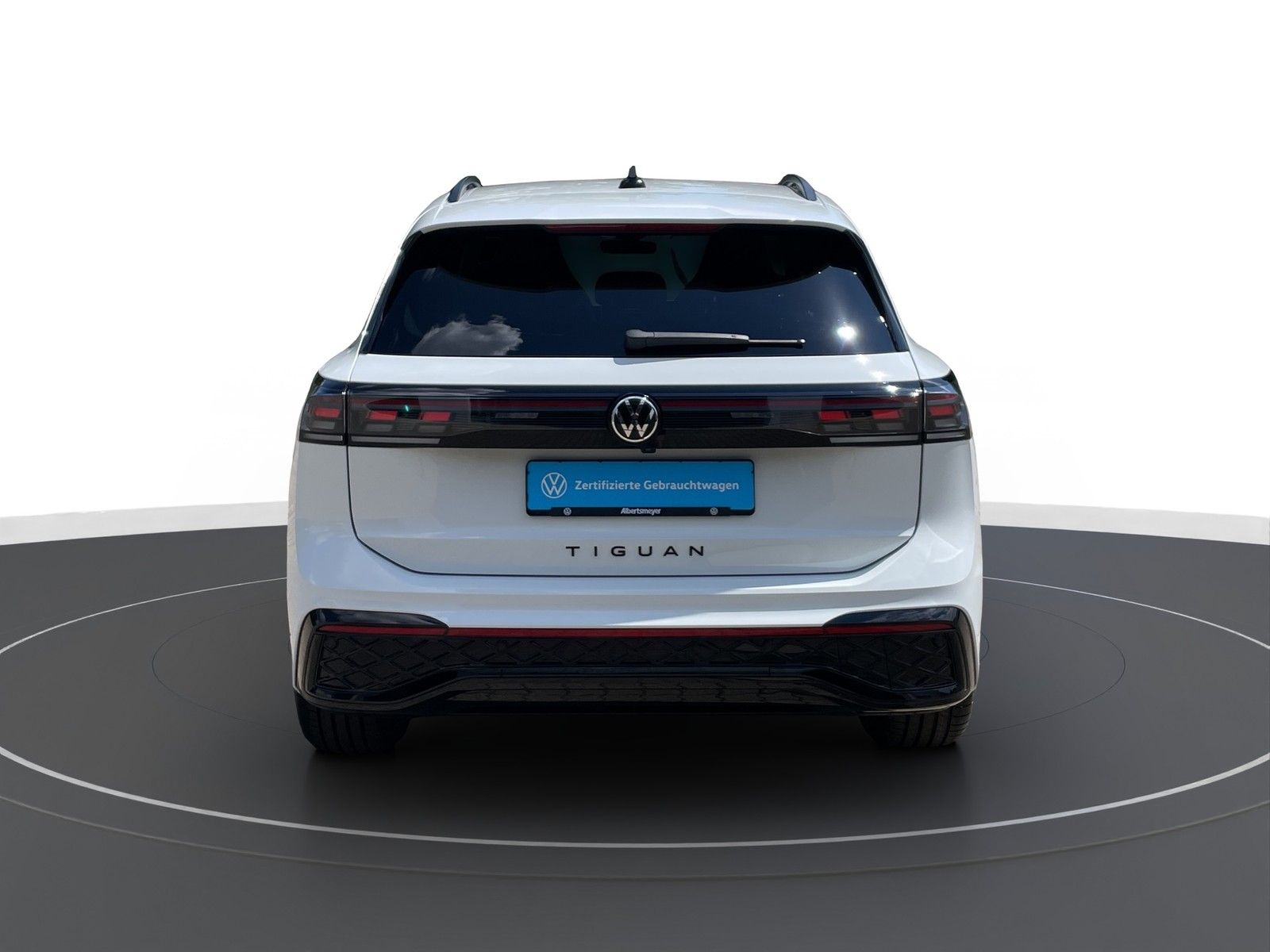 Volkswagen Tiguan 2025 г. Белый, пробег 13905 км