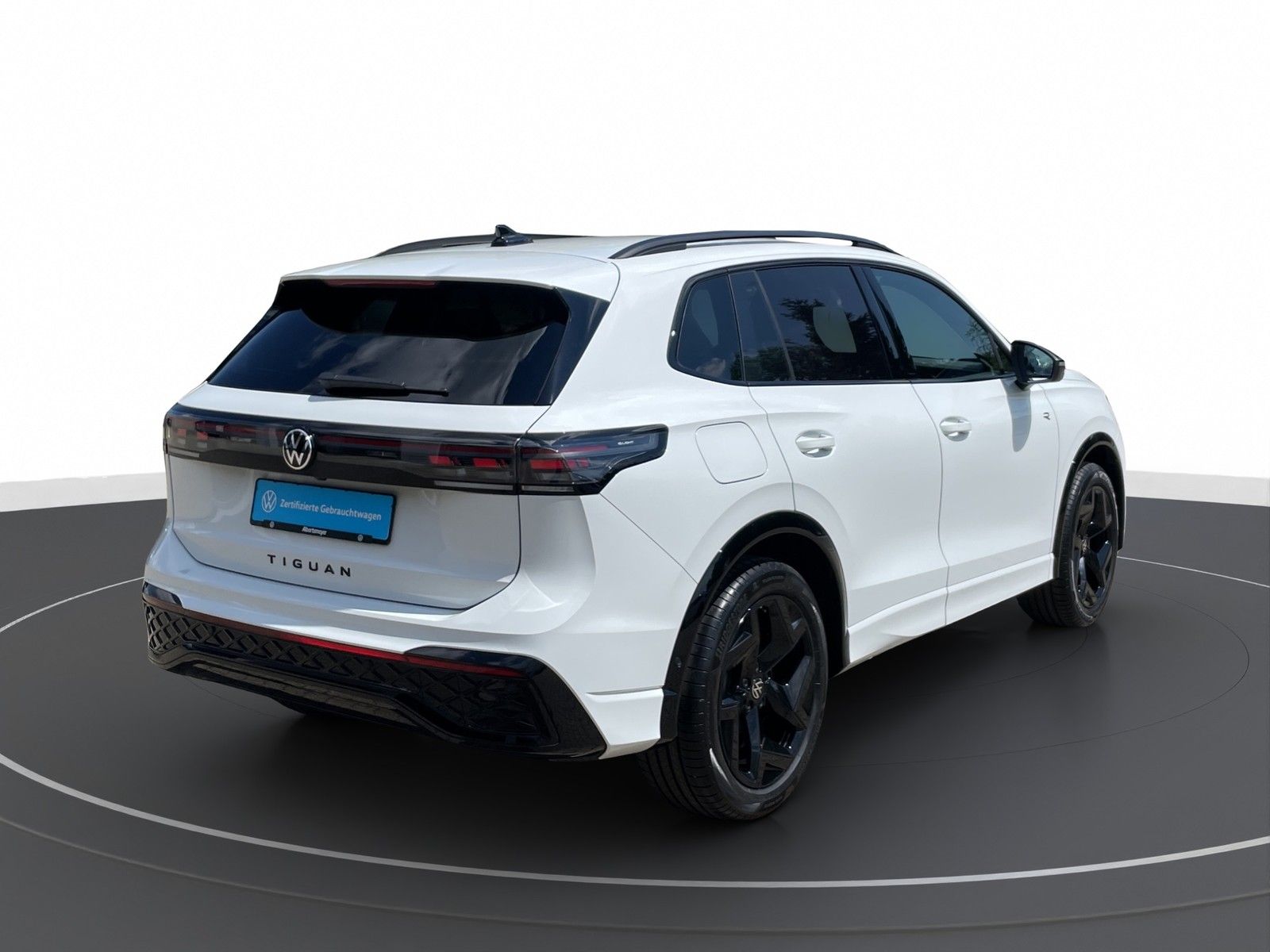 Volkswagen Tiguan 2025 г. Белый, пробег 13905 км
