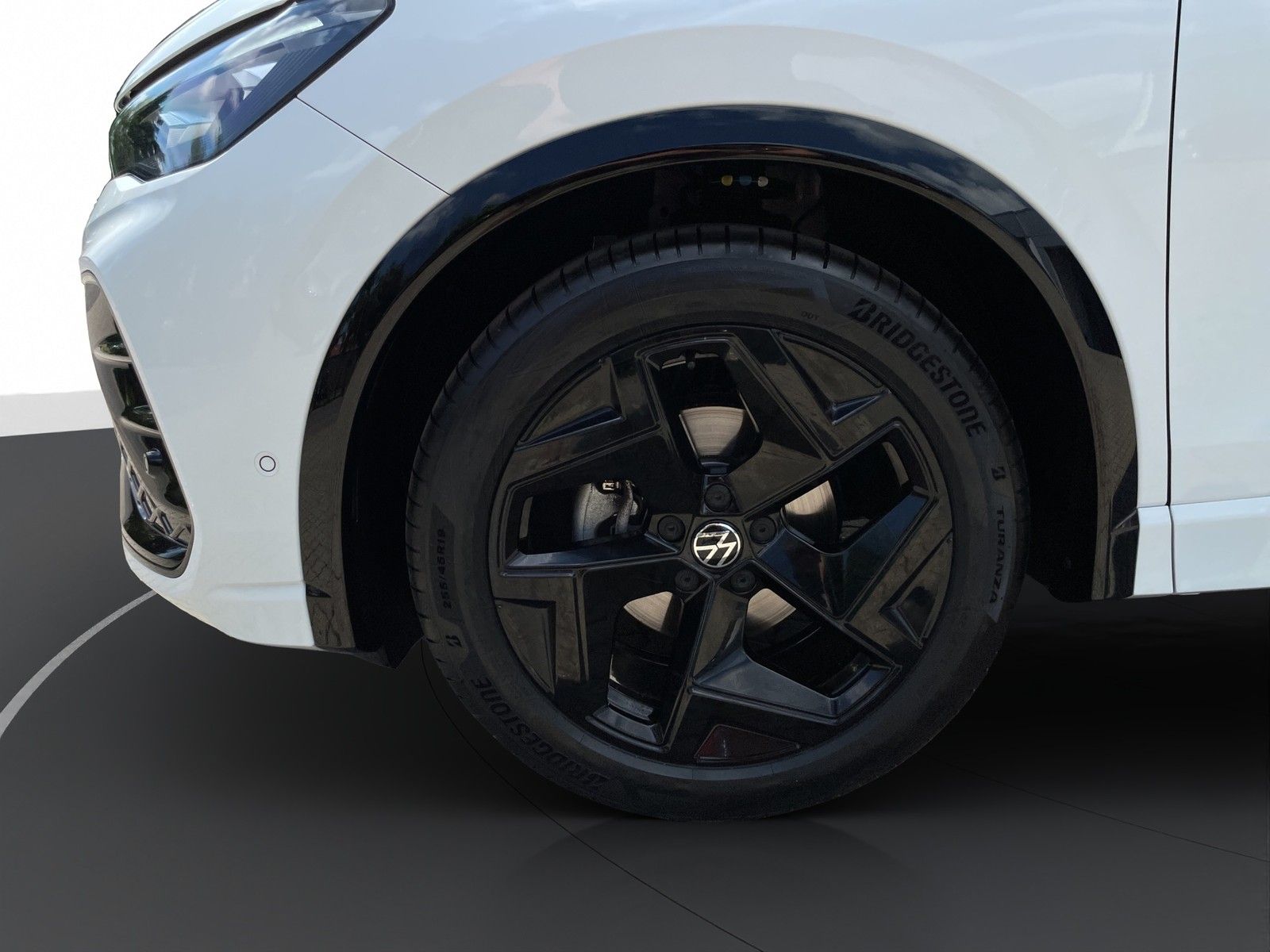 Volkswagen Tiguan 2025 г. Белый, пробег 13905 км