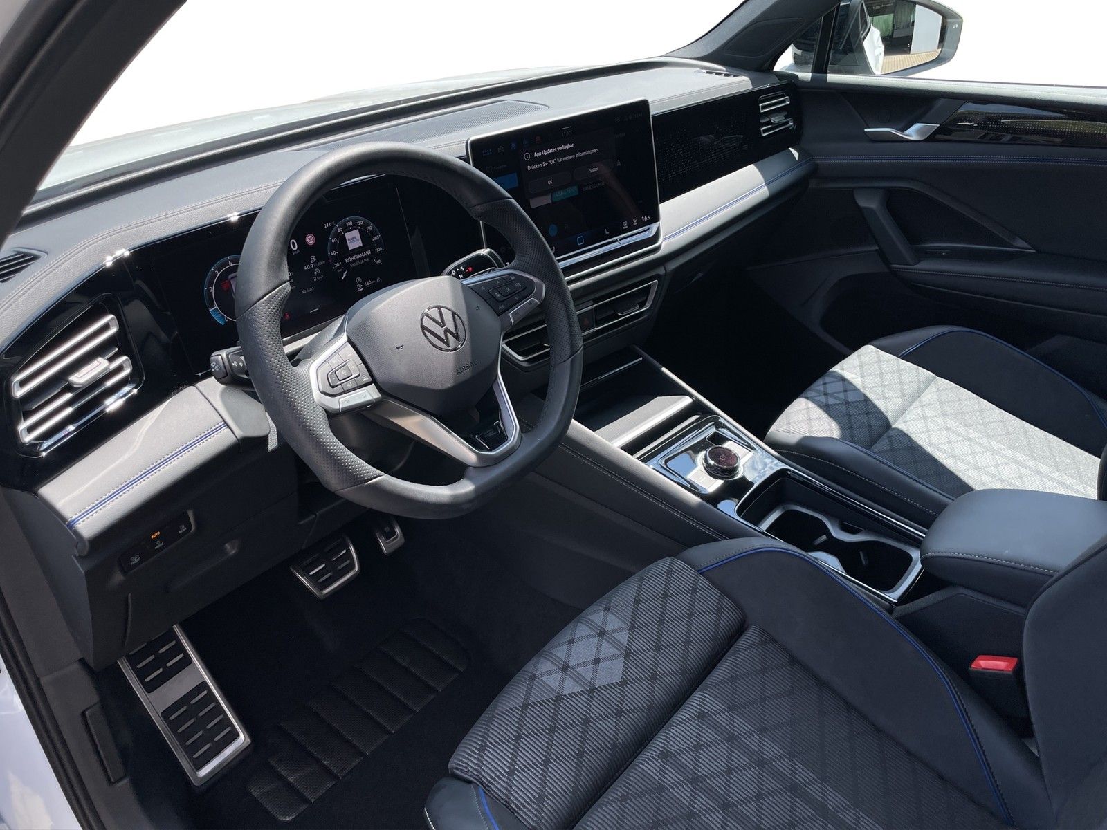 Volkswagen Tiguan 2025 г. Белый, пробег 13905 км