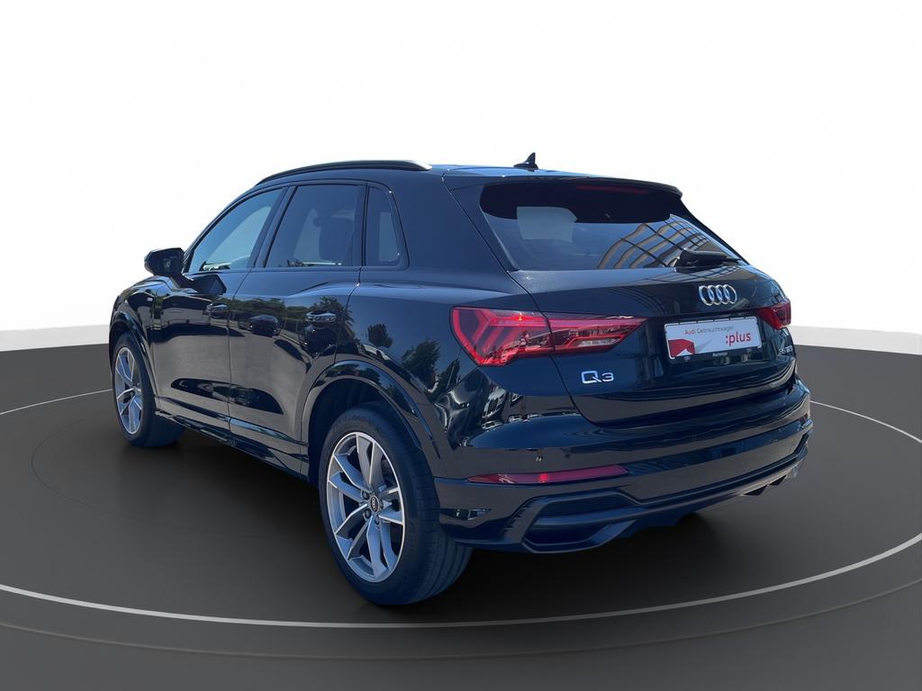 Audi Q3 2022 г. Чёрный, пробег 55436 км