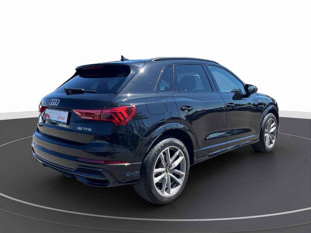 Audi Q3 2022 г. Чёрный, пробег 55436 км