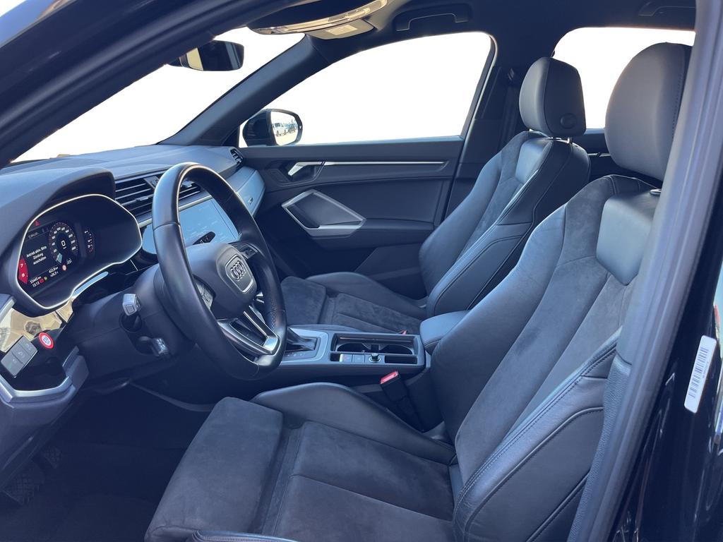 Audi Q3 2022 г. Чёрный, пробег 55436 км