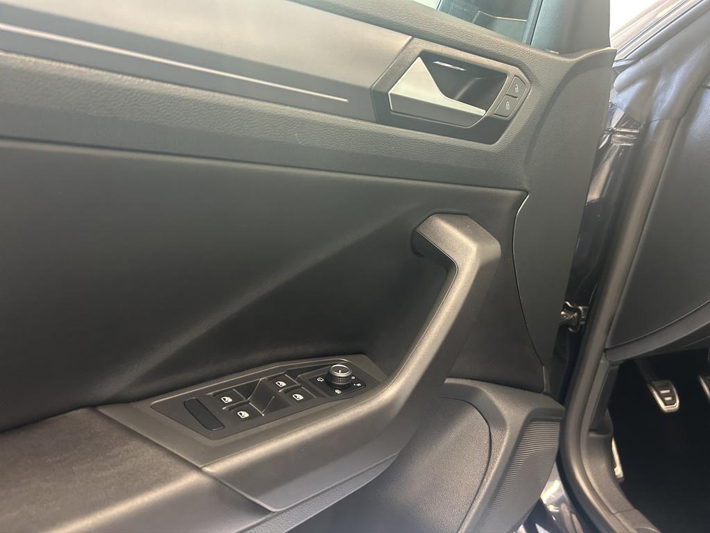 Volkswagen T-Roc 2021 г. Чёрный, пробег 30372 км