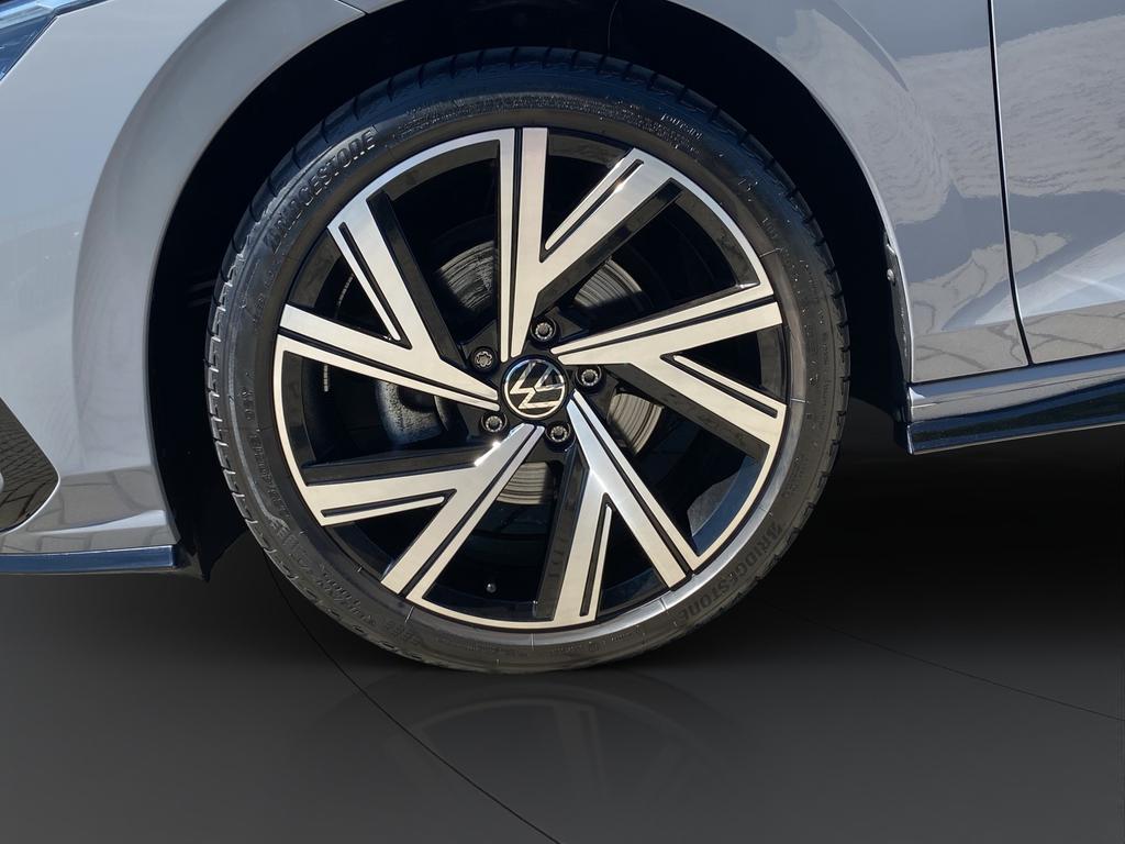 Volkswagen Golf 2023 г. Серый, пробег 38850 км