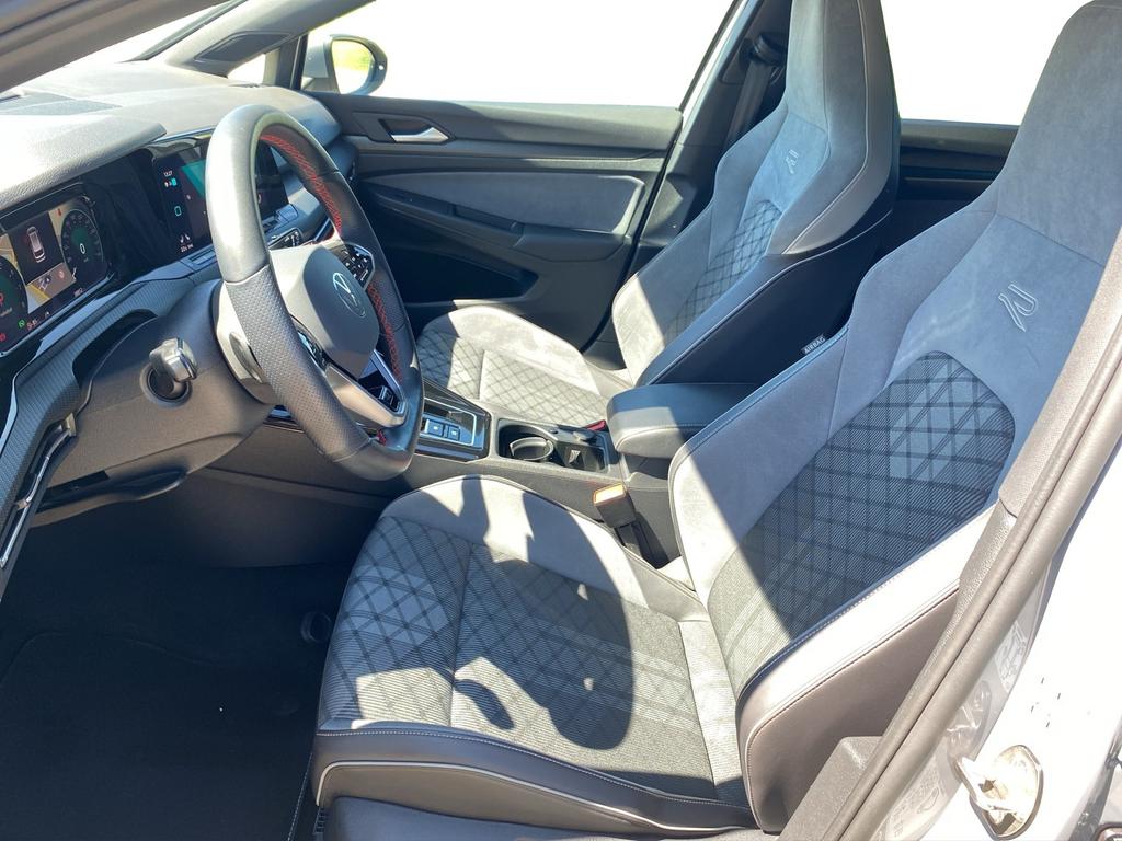 Volkswagen Golf 2023 г. Серый, пробег 38850 км