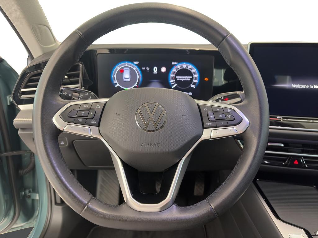 Volkswagen PASSAT VARIANT 2024 г. Зелёный, пробег 59495 км