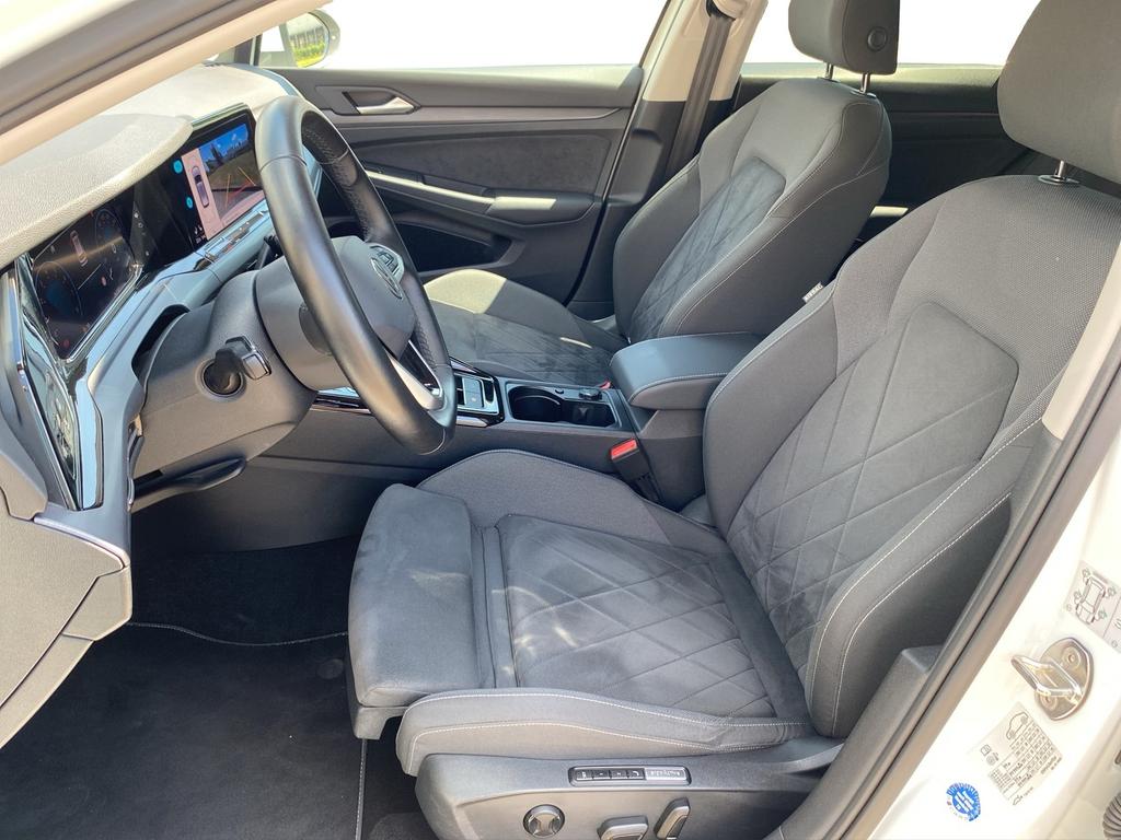 Volkswagen Golf 2023 г. Белый, пробег 24509 км