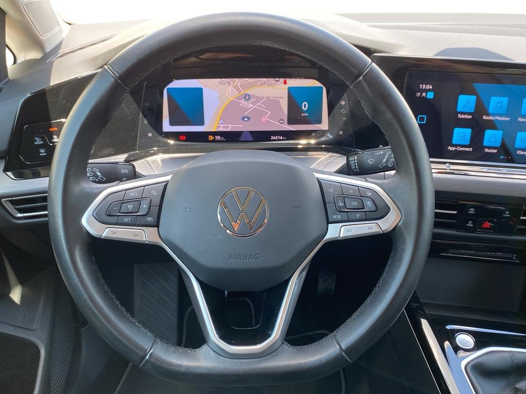 Volkswagen Golf 2023 г. Белый, пробег 24509 км