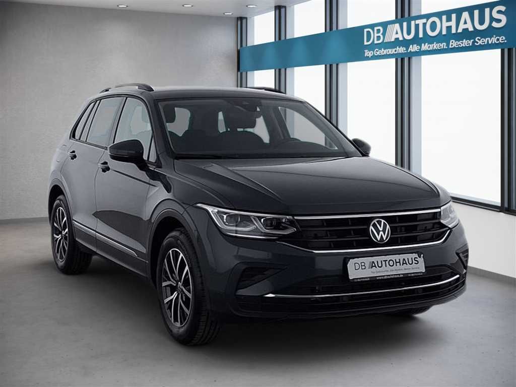 Volkswagen Tiguan 2024 г. Серый, пробег 38606 км