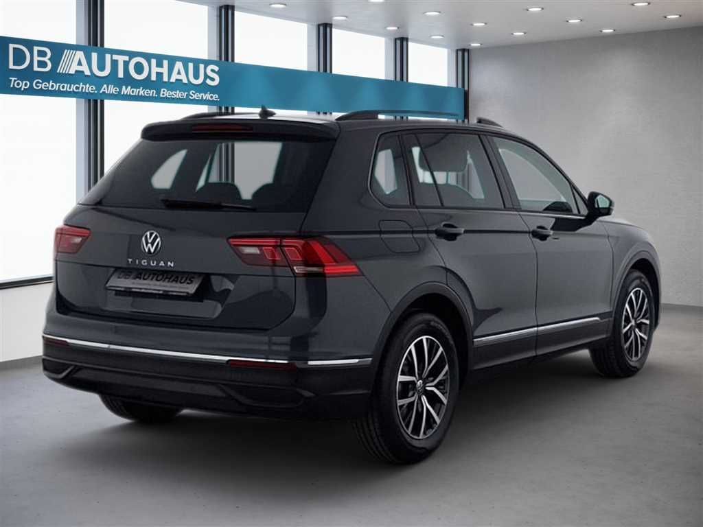 Volkswagen Tiguan 2024 г. Серый, пробег 38606 км