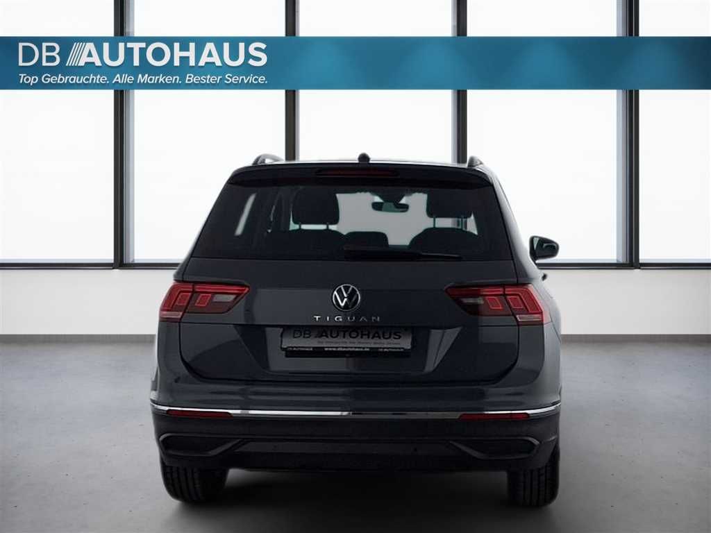 Volkswagen Tiguan 2024 г. Серый, пробег 38606 км