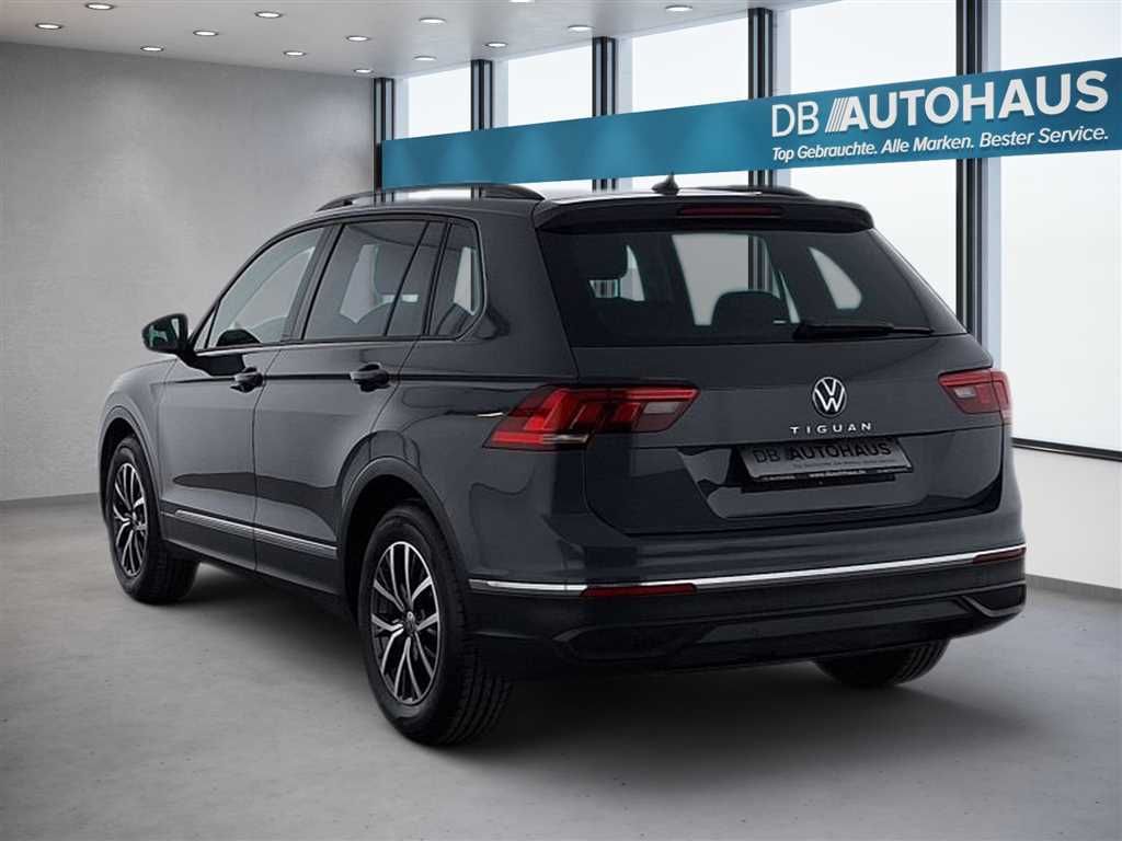 Volkswagen Tiguan 2024 г. Серый, пробег 38606 км