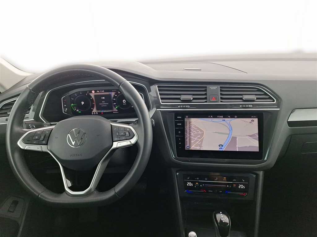 Volkswagen Tiguan 2024 г. Серый, пробег 38606 км