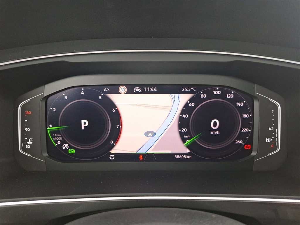 Volkswagen Tiguan 2024 г. Серый, пробег 38606 км