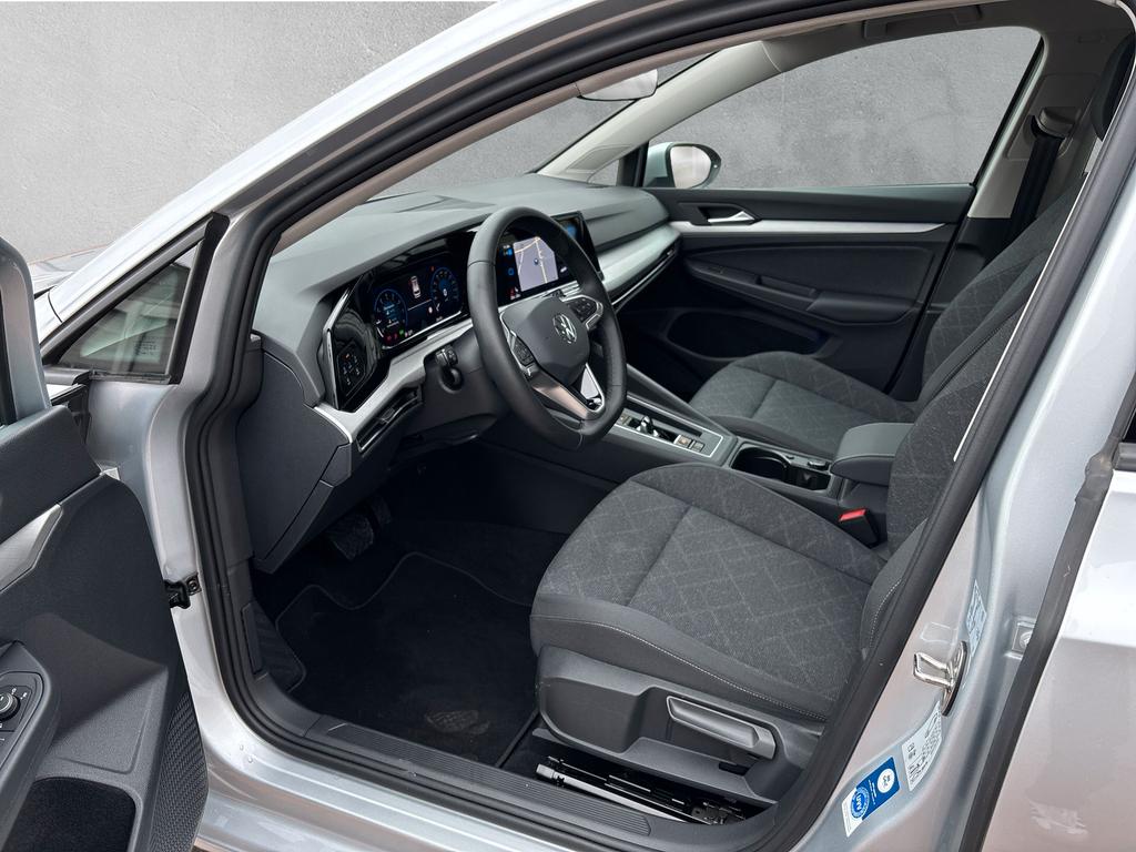 Volkswagen Golf 2024 г. Серебристый, пробег 44290 км