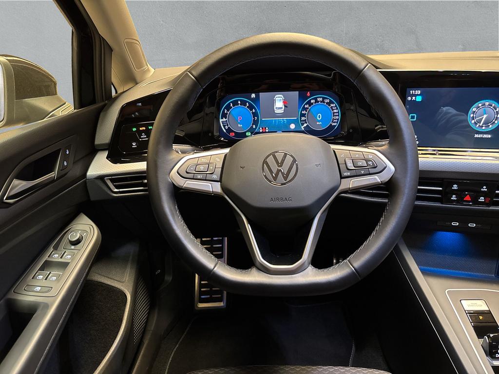 Volkswagen Golf 2023 г. Чёрный, пробег 37890 км