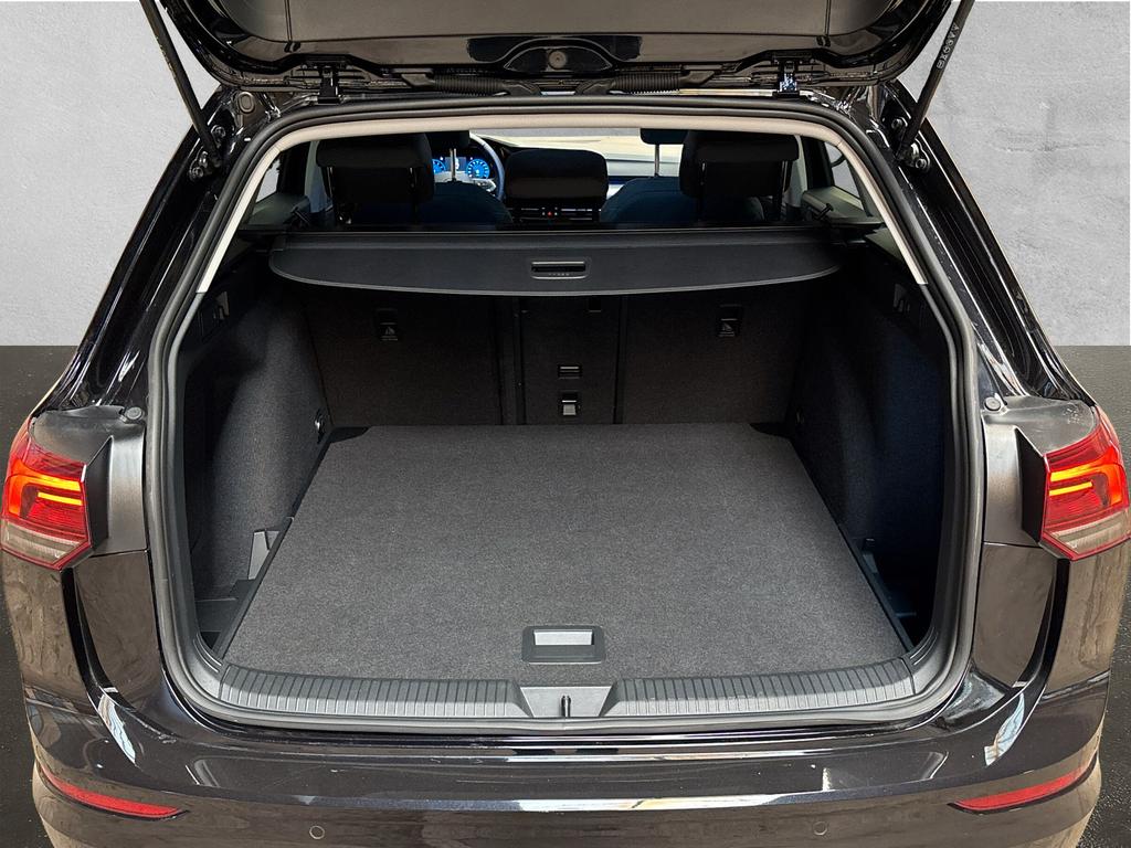 Volkswagen Golf 2023 г. Чёрный, пробег 37890 км