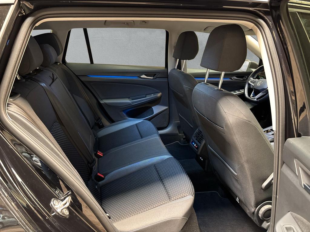 Volkswagen Golf 2023 г. Чёрный, пробег 37890 км