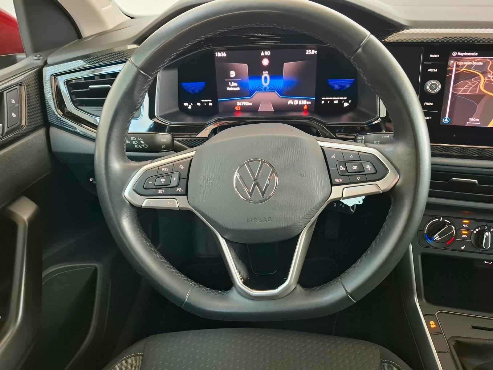 Volkswagen Polo 2022 г. Красный, пробег 30000 км