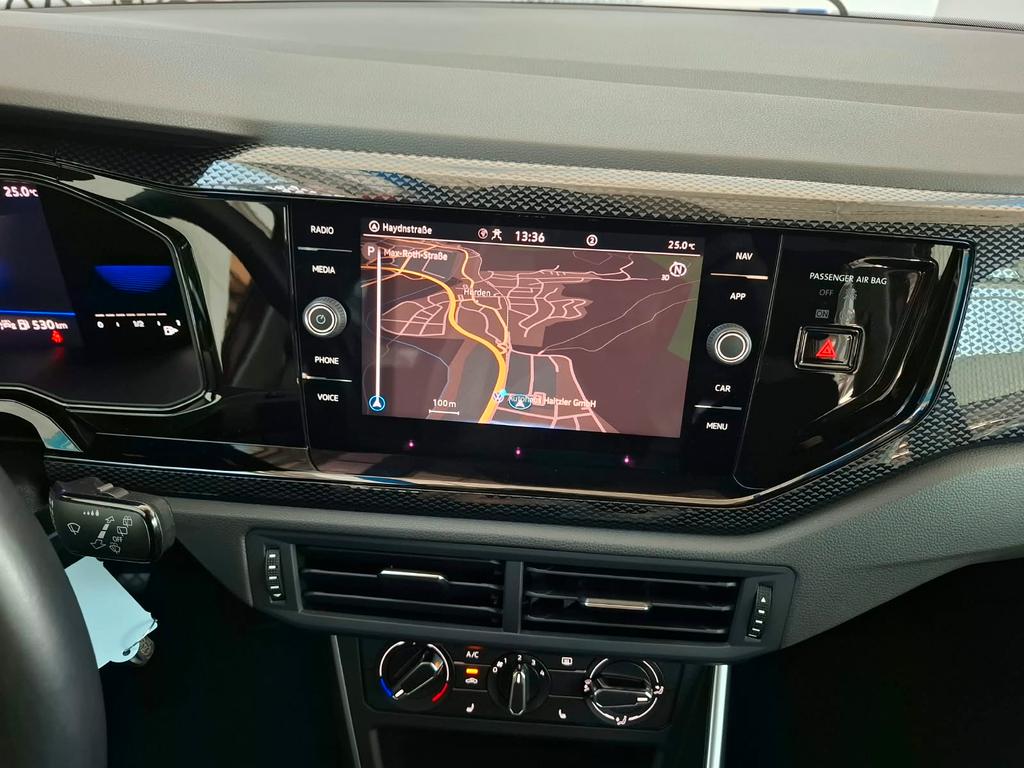 Volkswagen Polo 2022 г. Красный, пробег 30000 км