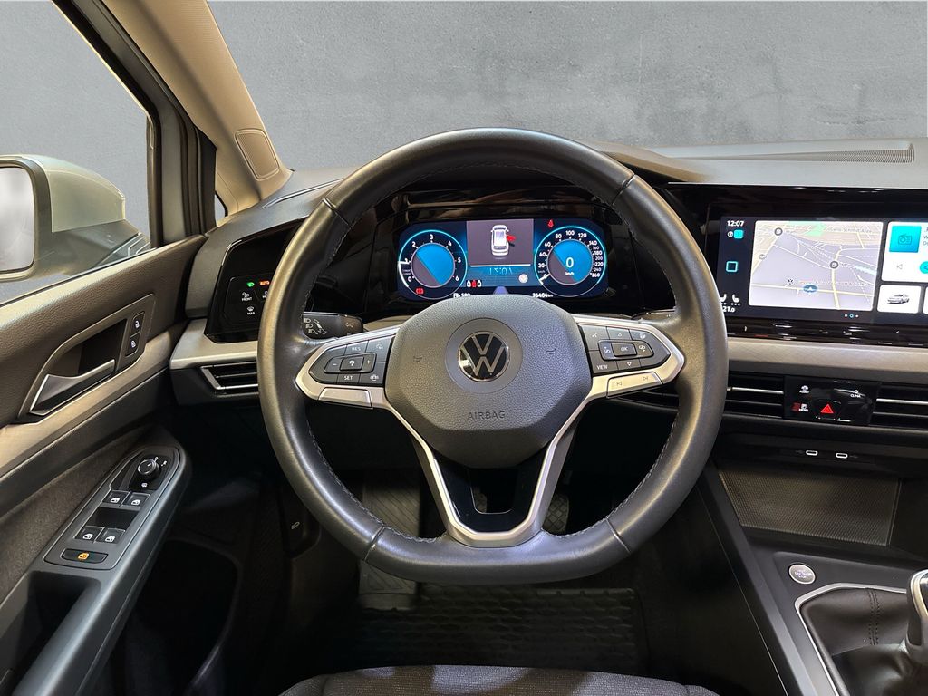 Volkswagen Golf 2024 г. Серебристый, пробег 55980 км