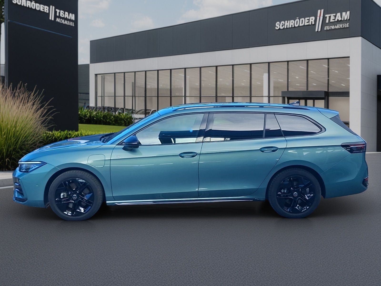 Volkswagen Passat 2025 г. Зелёный, пробег 14189 км