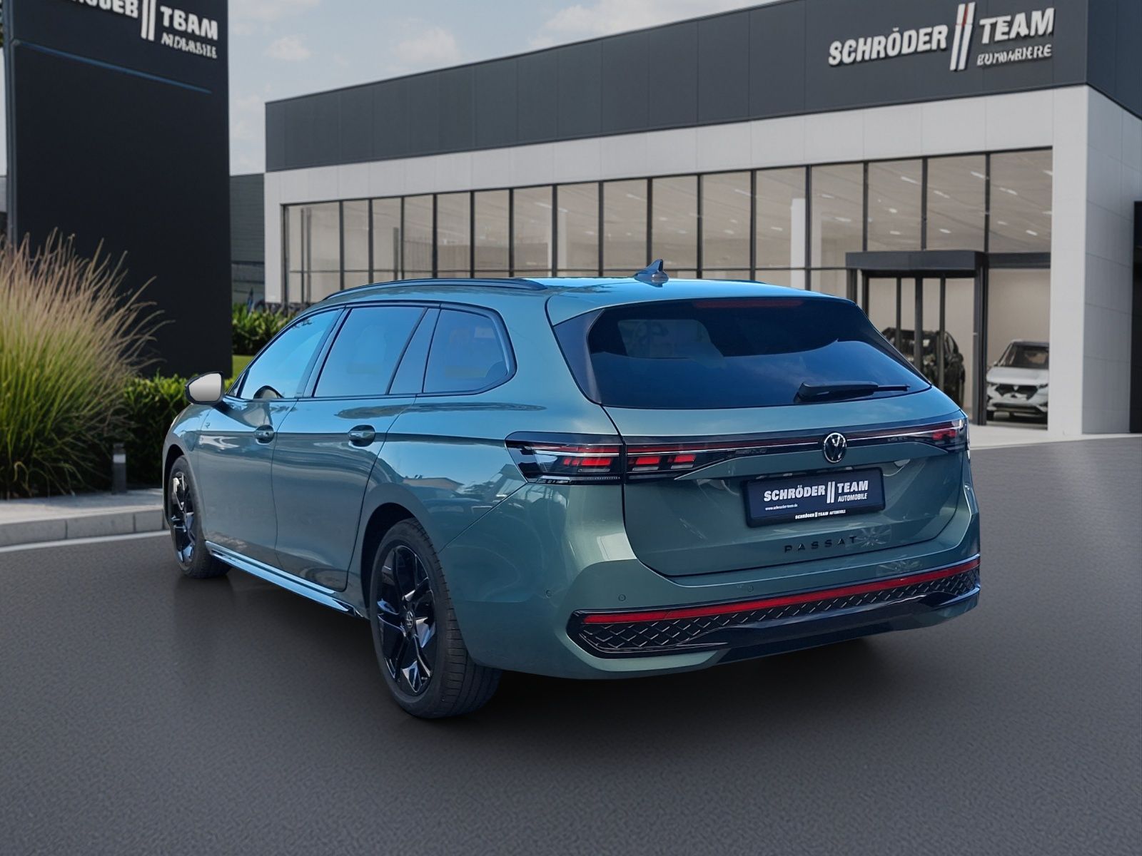 Volkswagen Passat 2025 г. Зелёный, пробег 14189 км