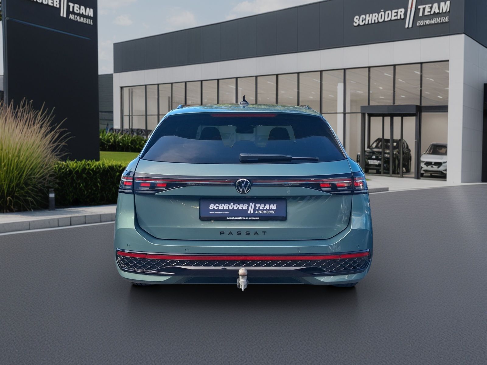 Volkswagen Passat 2025 г. Зелёный, пробег 14189 км