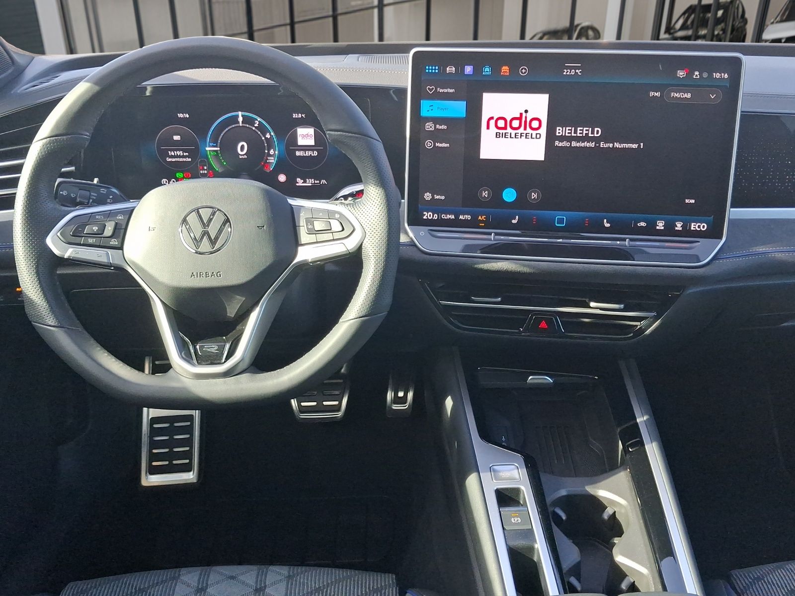 Volkswagen Passat 2025 г. Зелёный, пробег 14189 км