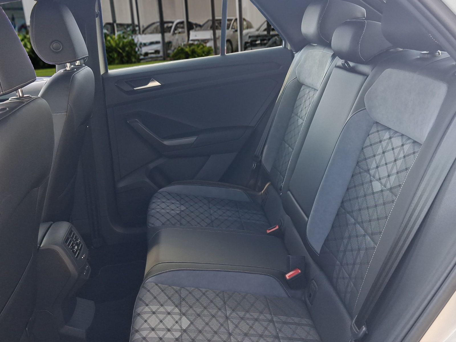 Volkswagen T-Roc 2024 г. Серый, пробег 18739 км