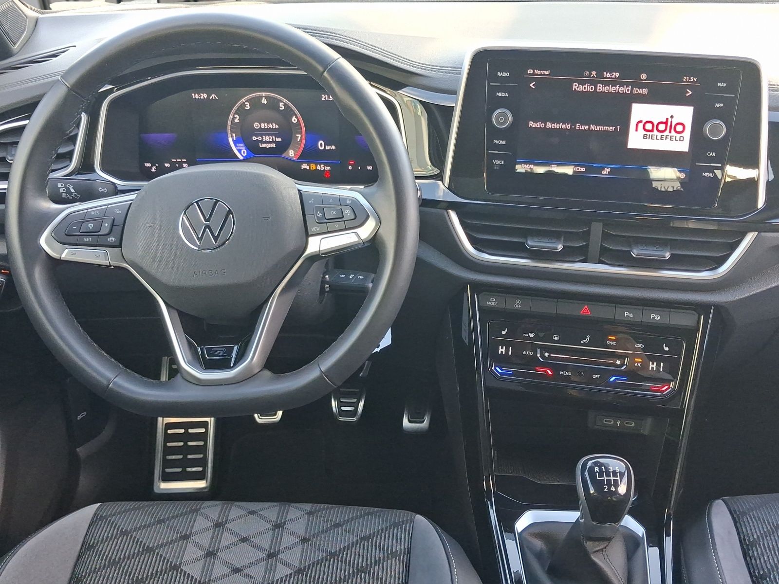 Volkswagen T-Roc 2024 г. Серый, пробег 18739 км